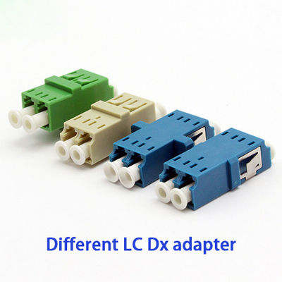 O SC datilografa a adaptadores frente e verso do cabo de fibra óptica do LC a cor do bege do verde azul